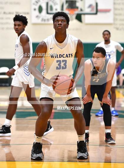 Thumbnail 3 in St. John Bosco vs. Windward (The Classic at Damien) photogallery.