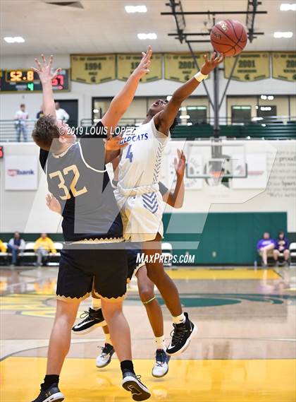 Thumbnail 2 in St. John Bosco vs. Windward (The Classic at Damien) photogallery.
