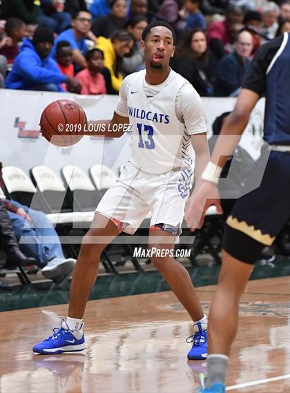Thumbnail 3 in St. John Bosco vs. Windward (The Classic at Damien) photogallery.