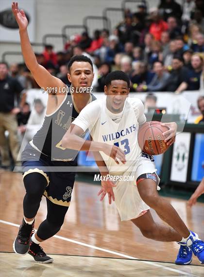 Thumbnail 2 in St. John Bosco vs. Windward (The Classic at Damien) photogallery.