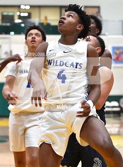 Thumbnail 2 in St. John Bosco vs. Windward (The Classic at Damien) photogallery.