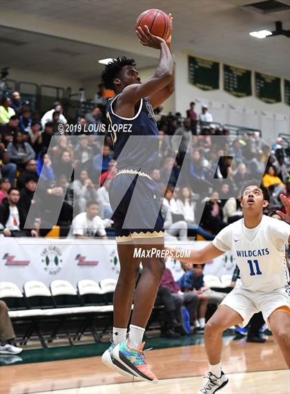 Thumbnail 2 in St. John Bosco vs. Windward (The Classic at Damien) photogallery.