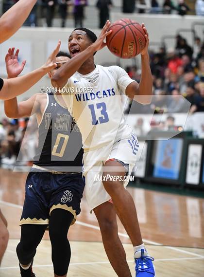 Thumbnail 1 in St. John Bosco vs. Windward (The Classic at Damien) photogallery.