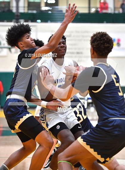 Thumbnail 3 in St. John Bosco vs. Windward (The Classic at Damien) photogallery.