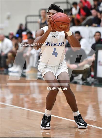 Thumbnail 2 in St. John Bosco vs. Windward (The Classic at Damien) photogallery.