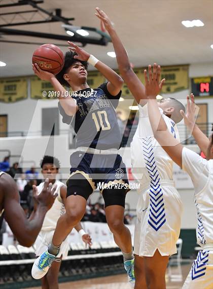 Thumbnail 1 in St. John Bosco vs. Windward (The Classic at Damien) photogallery.