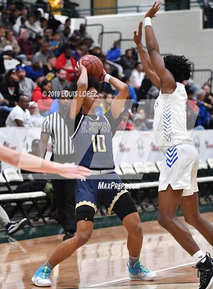 Thumbnail 1 in St. John Bosco vs. Windward (The Classic at Damien) photogallery.