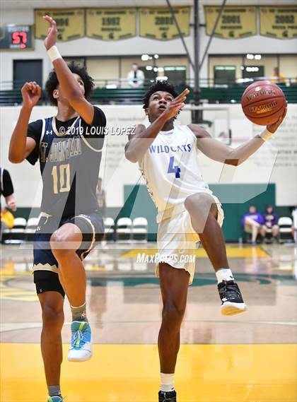 Thumbnail 3 in St. John Bosco vs. Windward (The Classic at Damien) photogallery.