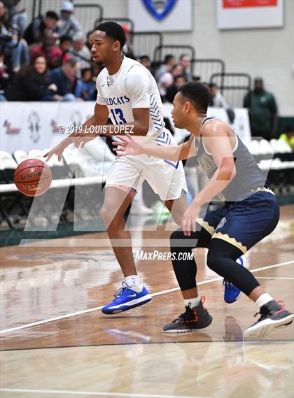 Thumbnail 3 in St. John Bosco vs. Windward (The Classic at Damien) photogallery.