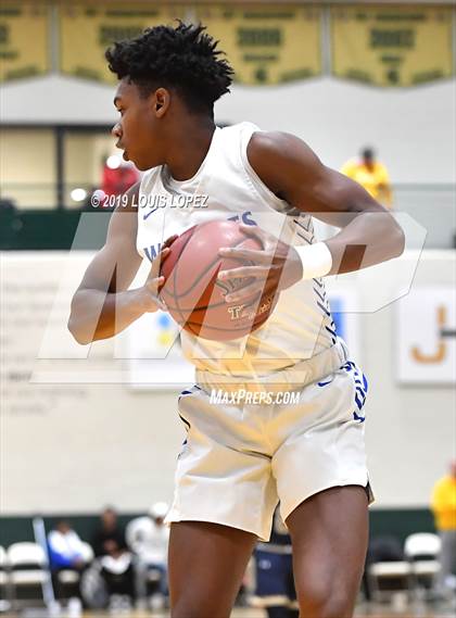 Thumbnail 2 in St. John Bosco vs. Windward (The Classic at Damien) photogallery.