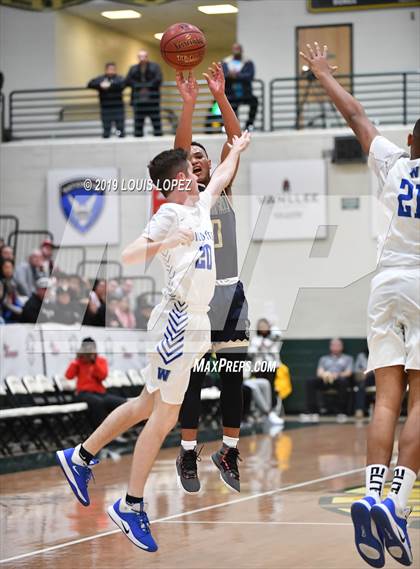Thumbnail 2 in St. John Bosco vs. Windward (The Classic at Damien) photogallery.