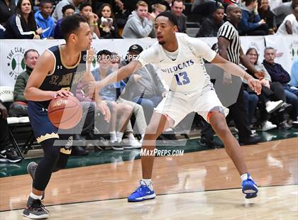 Thumbnail 1 in St. John Bosco vs. Windward (The Classic at Damien) photogallery.