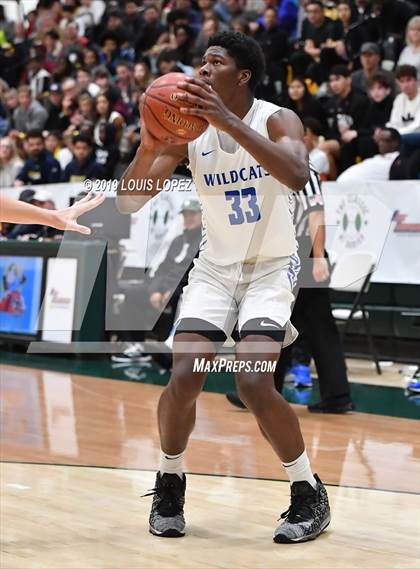 Thumbnail 3 in St. John Bosco vs. Windward (The Classic at Damien) photogallery.