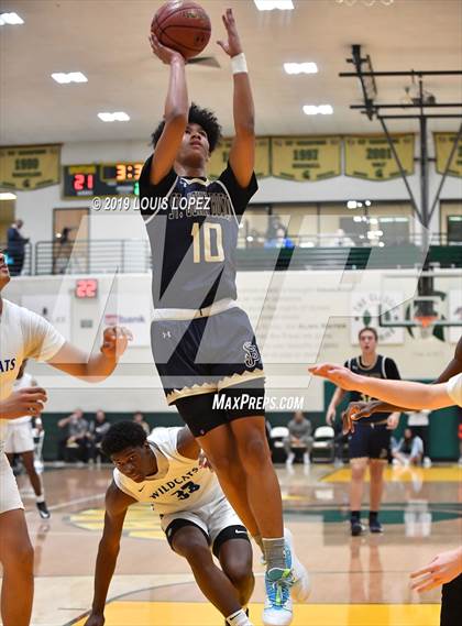 Thumbnail 3 in St. John Bosco vs. Windward (The Classic at Damien) photogallery.