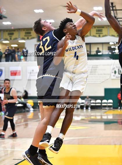 Thumbnail 3 in St. John Bosco vs. Windward (The Classic at Damien) photogallery.
