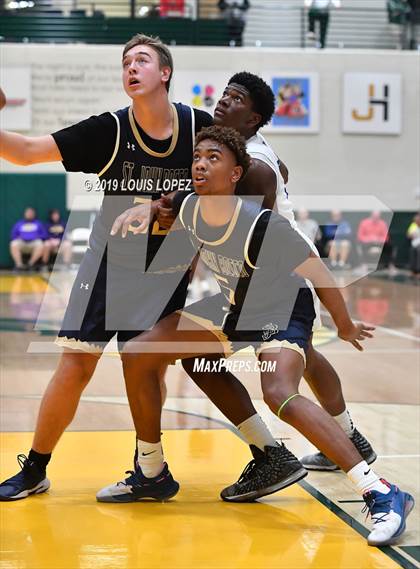 Thumbnail 3 in St. John Bosco vs. Windward (The Classic at Damien) photogallery.