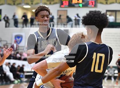 Thumbnail 3 in St. John Bosco vs. Windward (The Classic at Damien) photogallery.