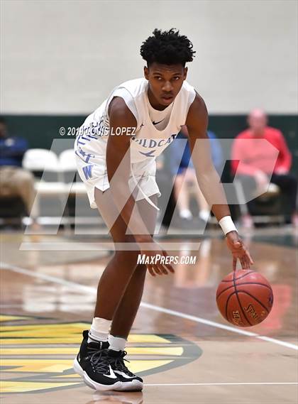 Thumbnail 2 in St. John Bosco vs. Windward (The Classic at Damien) photogallery.