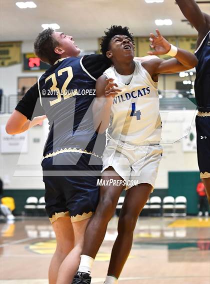Thumbnail 1 in St. John Bosco vs. Windward (The Classic at Damien) photogallery.