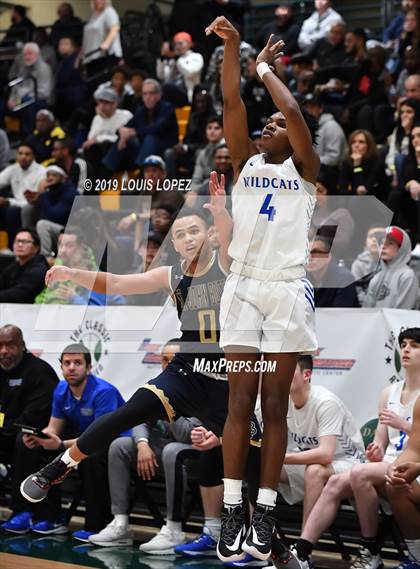 Thumbnail 1 in St. John Bosco vs. Windward (The Classic at Damien) photogallery.