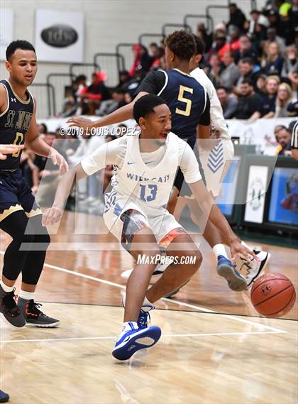 Thumbnail 3 in St. John Bosco vs. Windward (The Classic at Damien) photogallery.