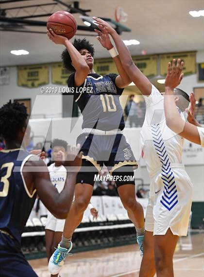 Thumbnail 2 in St. John Bosco vs. Windward (The Classic at Damien) photogallery.