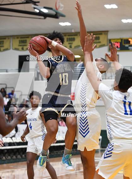 Thumbnail 3 in St. John Bosco vs. Windward (The Classic at Damien) photogallery.