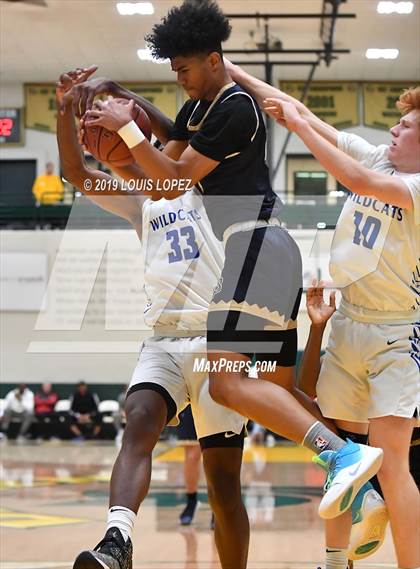 Thumbnail 3 in St. John Bosco vs. Windward (The Classic at Damien) photogallery.
