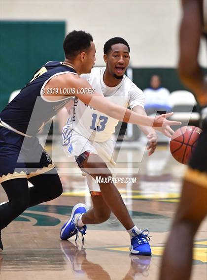 Thumbnail 2 in St. John Bosco vs. Windward (The Classic at Damien) photogallery.
