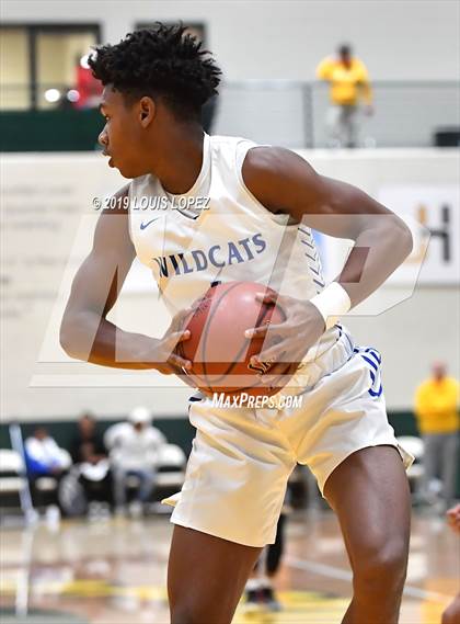 Thumbnail 3 in St. John Bosco vs. Windward (The Classic at Damien) photogallery.