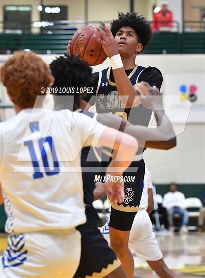 Thumbnail 1 in St. John Bosco vs. Windward (The Classic at Damien) photogallery.