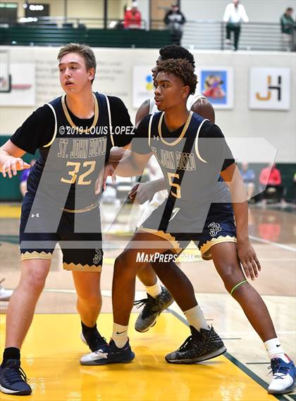 Thumbnail 2 in St. John Bosco vs. Windward (The Classic at Damien) photogallery.