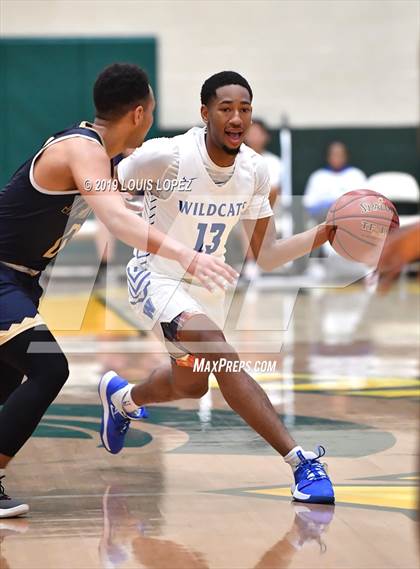 Thumbnail 1 in St. John Bosco vs. Windward (The Classic at Damien) photogallery.