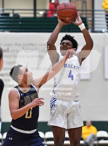 Thumbnail 1 in St. John Bosco vs. Windward (The Classic at Damien) photogallery.