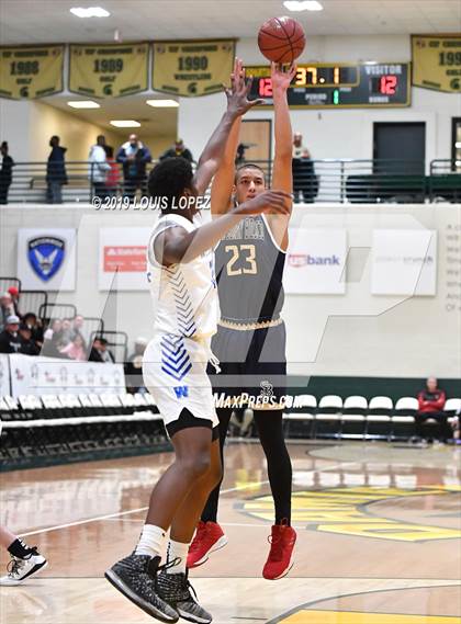 Thumbnail 2 in St. John Bosco vs. Windward (The Classic at Damien) photogallery.
