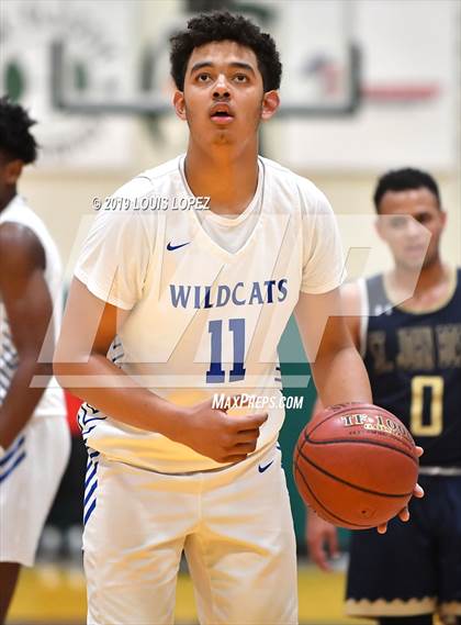 Thumbnail 1 in St. John Bosco vs. Windward (The Classic at Damien) photogallery.