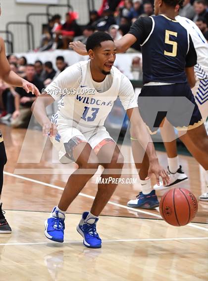 Thumbnail 2 in St. John Bosco vs. Windward (The Classic at Damien) photogallery.