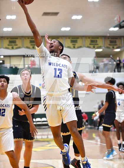 Thumbnail 2 in St. John Bosco vs. Windward (The Classic at Damien) photogallery.