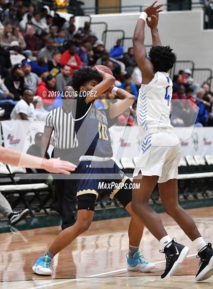 Thumbnail 2 in St. John Bosco vs. Windward (The Classic at Damien) photogallery.