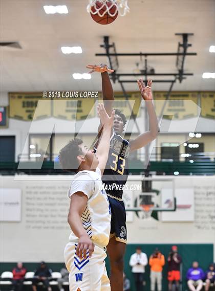 Thumbnail 2 in St. John Bosco vs. Windward (The Classic at Damien) photogallery.