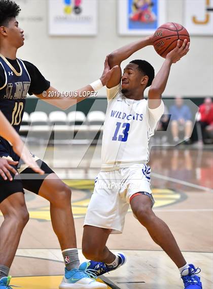 Thumbnail 1 in St. John Bosco vs. Windward (The Classic at Damien) photogallery.