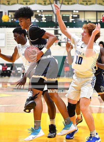 Thumbnail 2 in St. John Bosco vs. Windward (The Classic at Damien) photogallery.