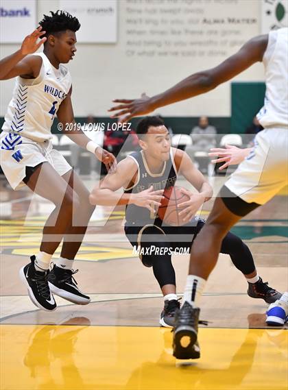 Thumbnail 1 in St. John Bosco vs. Windward (The Classic at Damien) photogallery.