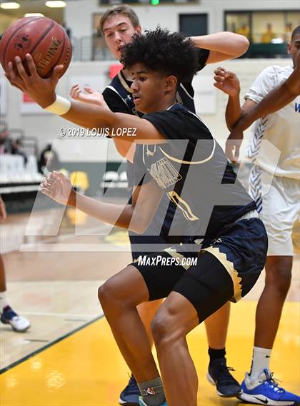 Thumbnail 2 in St. John Bosco vs. Windward (The Classic at Damien) photogallery.