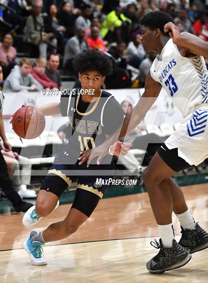 Thumbnail 1 in St. John Bosco vs. Windward (The Classic at Damien) photogallery.