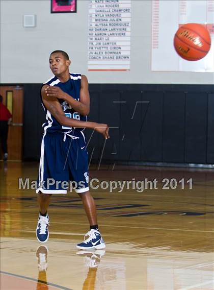 Thumbnail 1 in Sam Rayburn vs. Smithson Valley (McDonald's Texas Invitational) photogallery.