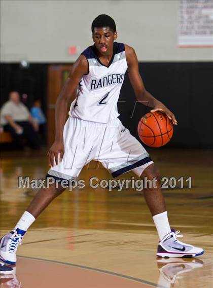 Thumbnail 3 in Sam Rayburn vs. Smithson Valley (McDonald's Texas Invitational) photogallery.