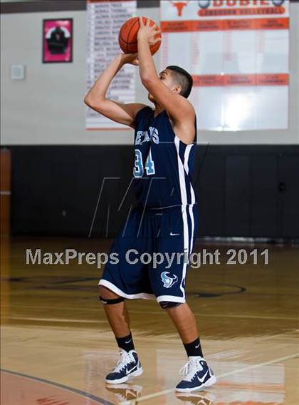 Thumbnail 2 in Sam Rayburn vs. Smithson Valley (McDonald's Texas Invitational) photogallery.