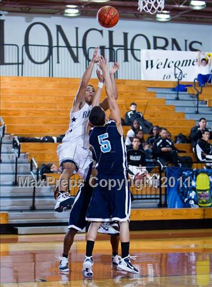 Thumbnail 1 in Sam Rayburn vs. Smithson Valley (McDonald's Texas Invitational) photogallery.