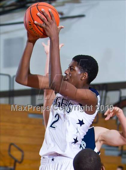 Thumbnail 3 in Sam Rayburn vs. Smithson Valley (McDonald's Texas Invitational) photogallery.